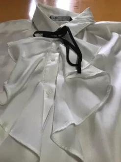 Blusa Hermosa Marca Zara Talla S Con Manchada Del Cuello